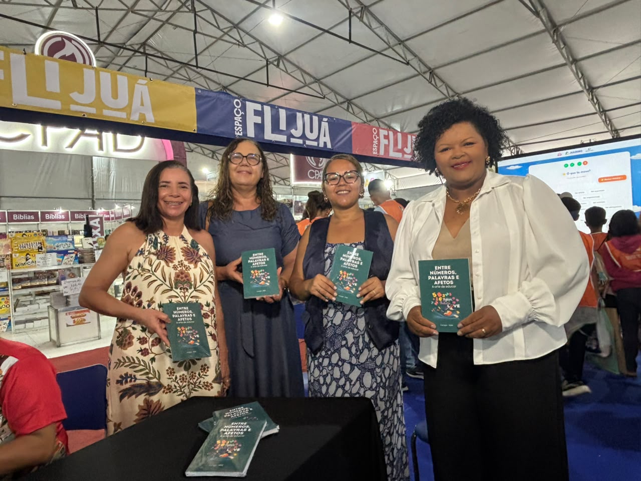 ‘Entre Números, Palavras e Afetos’: professores da Rede Municipal de Curaçá lançam livro na Juá Literária